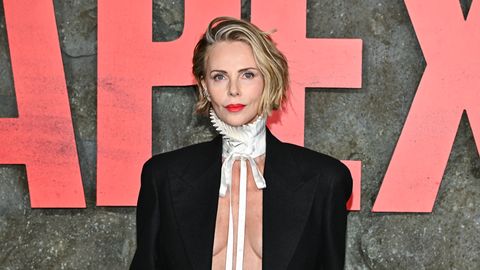 LAS RIPUVAD! ⟩ Hollywoodi staarid on võtnud omaks ilmeka dekolteetrendi