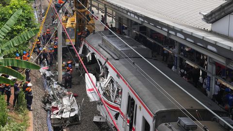 VIDEO ⟩ Indoneesias hukkus kahe rongi kokkupõrkes 14 inimest