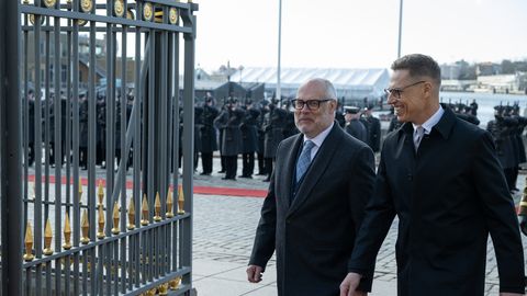 OTSEPILT ⟩ Soomes riigivisiidil olev Alar Karis annab koos Alexander Stubbiga pressikonverentsi