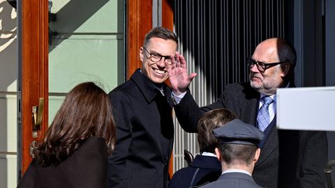 ERKKI BAHOVSKI ⟩ Kas meile esitatakse näitemängu vabariigi presidendiga peaosas?