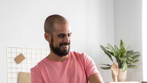 Kas parem on istuv või seisev töö? Füsioterapeudi sõnul on see täiesti vale küsimus