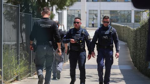 Kreeka politsei tabas pensioniametnikku tulistanud 89-aastase kahtlusaluse