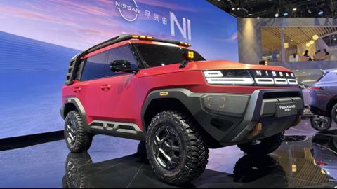 HIIGLASTE HIINA ⟩ Tegelikult tahab hiinlane istumise alla jõhkrat jõmakat