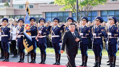 Kim Jong-un kiitis Ukraina rindel end õhku laskvaid sõdureid