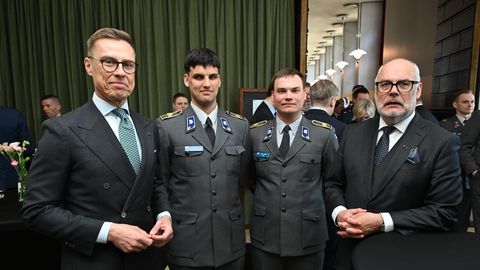 POSTIMEES SOOMES ⟩ Karis toonitas Eesti sõjaväe «taassünnikodus» vajadust õppida Soomelt tsiviilvalmidust