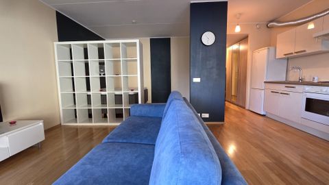 ENNE JA PÄRAST FOTOD ⟩ Uue ilme sai korter, mille kardinad viisid koduomaniku oma kaaslasest lahku