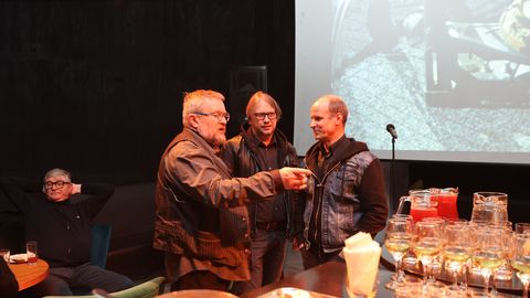 GALERII ⟩ Vaata, kes on kogunenud Kinomajja lahkunud Singer Vingeri trummari Rein Joasoo mälestusõhtule