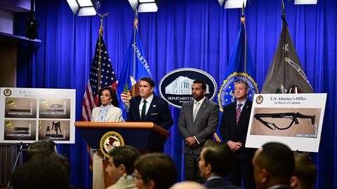 Segadus Trumpi atentaadi ümber: kes tulistas salateenistuse töötajat?