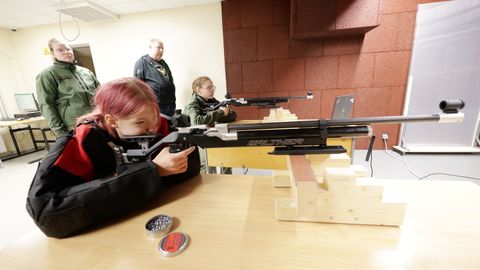 Riik tahab laiendada automaatrelva laskeõpet 16-17-aastastele