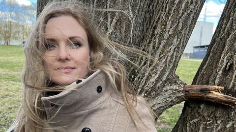 INIMESTEST AEGAMÖÖDA ⟩ Pirjo Jonas. Kiilid käel, hingelt hunt