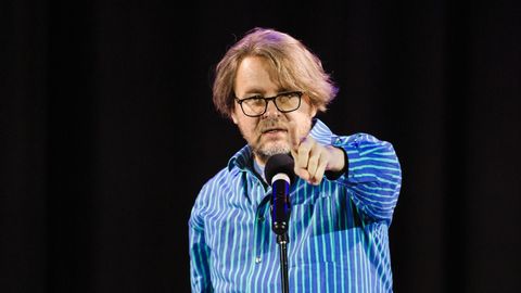 GALERII ⟩ Kirjanike majas anti üle kirjandusajakirja Looming aastapreemiad
