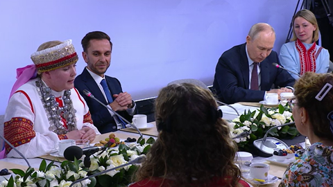 Petseri kooliõpetaja pidas Putinile lühiloengu seto sibulapirukast ja mulgikapsast