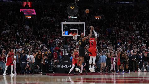 VIDEO ⟩ NBA üks play-off'i seeria läks otsustavasse mängu väga stiilse kellalööjaga