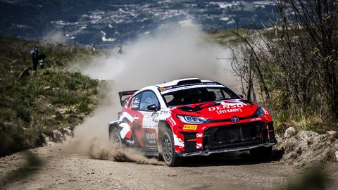 VIDEO ⟩ Rootsi EM-ralli: Vaher sõitis teelt välja ja langes kõrgest mängust, Sunineni tabas krahh