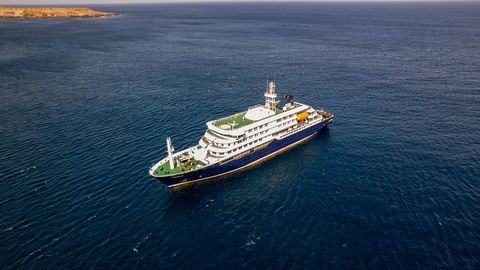 Atlandil seilaval kruiisilaeval suri hingamisteede haiguse puhangus kaks inimest