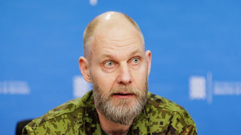 OTSEPILT ⟩ Kaitseväe juhataja Andrus Merilo tutvustab aastaraamatut