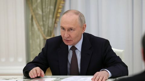 PARANOILINE TSAAR ⟩ Putin kardab atentaati Vene eliidilt