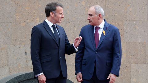 VIDEO ⟩ Ootamatu duo: Macron ja Armeenia peaminister laulsid tippkohtumisel vaesusest