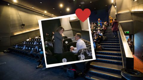 ELU NAGU FILMIS ⟩ Vaata, kuidas mees palus Artise kinos keset filmiseanssi naise kätt!