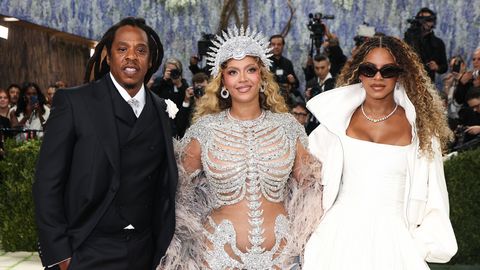 50 DOLLARIT NÄDALAS? ⟩ Jay-Z olevat multimiljonärist tütre Blue Ivy taskurahale karmi piiri pannud – lool on aga üks konks