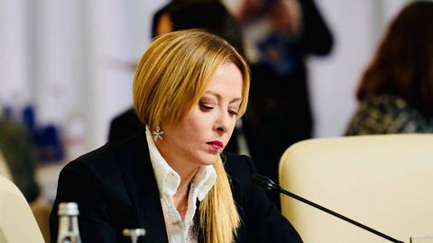 Itaalia peaminister mõistis hukka endast tehisaruga loodud pesupildid