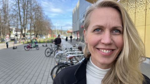 INIMESTEST AEGAMÖÖDA ⟩ Signe Mällo. Suure looma pea tema süles