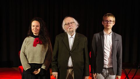 GALERII ⟩ Julius Ürt esitles uut luulekogu «Iseoma»