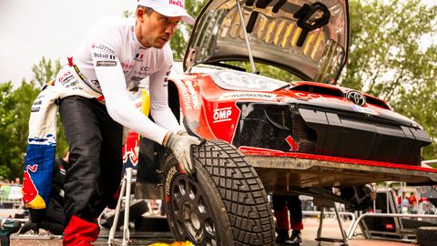 Esikohal olnud Ogier'l purunes rehv. Liidriks kerkinud Neuville: midagi pole veel tehtud