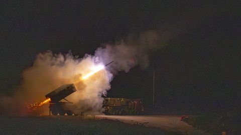 Eesti ostab Lõuna-Korealt veel kolm Chunmoo raketiheitjat