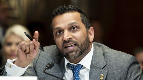 Joomarluses süüdistatud FBI direktor kukkus USA kongresmenide peale kärkima