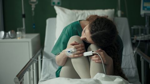«Arvasin, et mu ämm mürgitas mind»: naine sattus pärast lapse sündi kohutavasse seisu