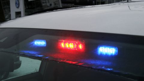 Vändra alevis põrkasid kaks autot kokku, kolm inimest viidi haiglasse