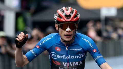 VIDEO ⟩ Giro d'Italia suursoosik teenis «kogemata» etapivõidu