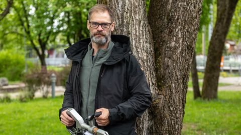 FOTOD ⟩ Puid vaktsineeriv arborist: nakatumise korral võivad hävida kõik ümbruskonna jalakad