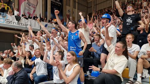 REPORTAAŽ ⟩ Eesti parim publik teeb Tallinnale lõikavat lärmiterrorit