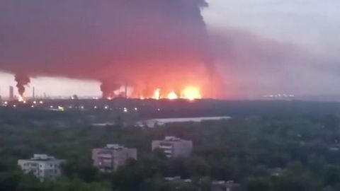 Ukraina droonid halvasid ühe Venemaa suurima naftatehase töö