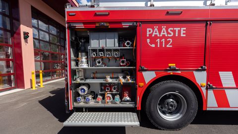 Ühe auto päästjad kustutasid, teise keerasid ratastele tagasi