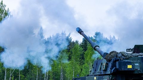 GALERII ⟩ Kaitseväe liikursuurtükid harjutasid sihtmärkide tabamist