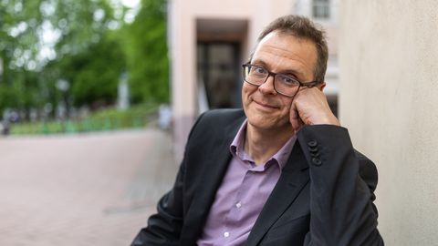 MICHAEL BUTTER ⟩ Miks poliitikud vandenõuteooriaid järgivad?
