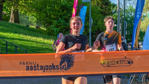 SUUR PILDIGALERII ⟩ Aastajooksul nautisid võidurõõmu noored tegijad