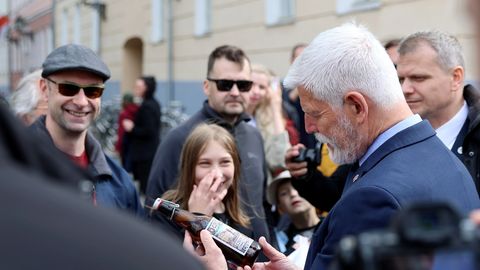 GALERII ⟩ Tartlased tervitasid Tšehhi presidendipaari