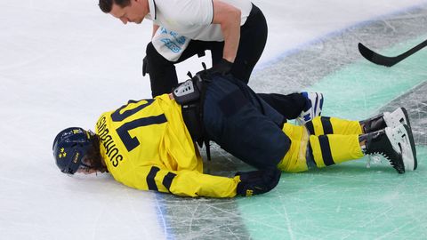 VIDEO INTSIDENDIST ⟩ «Täielik sigadus! Argpüksid!» Rootsi jäähoki on Soome kohtunike peale raevus