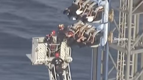 VIDEO ⟩ Õudus 30 meetri kõrgusel: kaheksa inimest jäid tundideks atraktsioonile lõksu