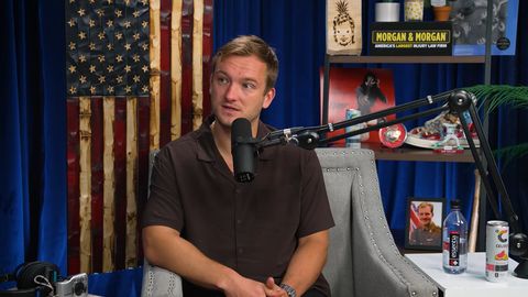 ÜLE MILJONI VAATAMISE ⟩ «Olin siis 17!» Ari Matti Mustonen rääkis kuulsas podcast'is, kuidas kasuisa talle arvutist seksistseeni näitas