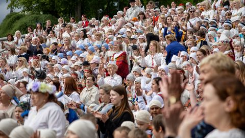 FOTOD ⟩ Tuhat lasteaialast kogunes Tallinna Vabaduse väljakule laulupeole