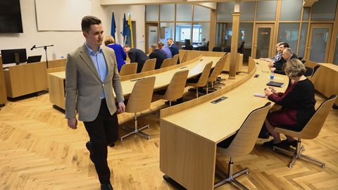 FOTOD ⟩ Narva opositsioon valib endi seast uusi linnajuhte