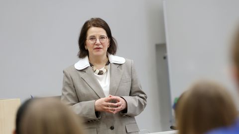Justiits- ja digiministeerium ei kooskõlasta nimeseaduse muutmist: abielludes saab piiravast seadusepügalast mööda