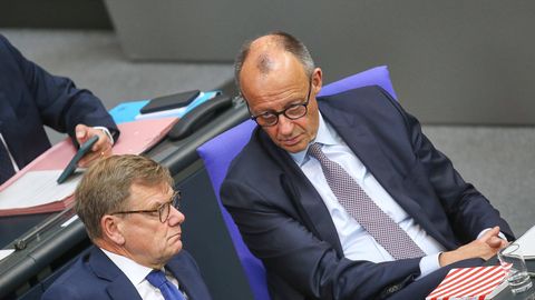 ÜLBE JA PÕHIMÕTTELAGE ⟩ ÜRO hääletusel põrumise haavu lakkuv Saksa avalikkus heidab süü kantsler Merzi kraesse