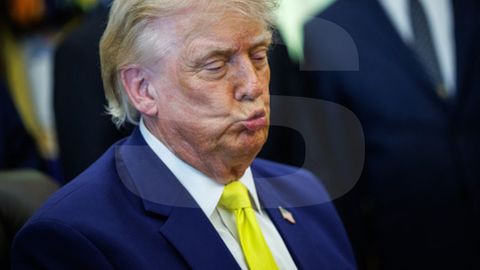 Artistide lahkumise järel kuulutas Trump muusikafestivali ümber «kõigi aegade võimsaimaks miitinguks», peaesinejaks tema ise