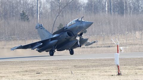 NATO hävitaja tulistas Lätis drooni alla